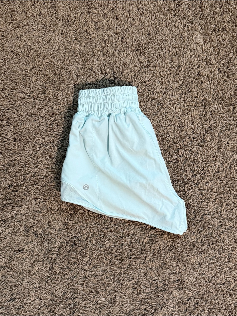 Lululemon NWOT Hotty Hot Shorts High Rise 2.5” Mint Breeze Size 2